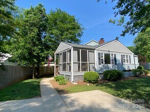 5300 Buckingham Dr in Charlotte, NC - Building Photo - Building Photo