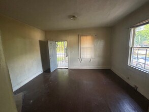 1008 Allene Ave SW, Unit 1 in Atlanta, GA - Foto de edificio - Building Photo