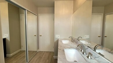 2311 Carnegie Ln, Unit 01 in Redondo Beach, CA - Building Photo - Building Photo