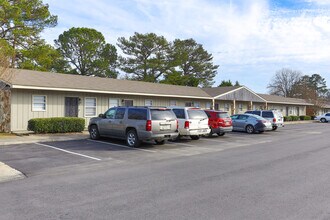 Stonehenge Apt in Warner Robins, GA - Foto de edificio - Building Photo