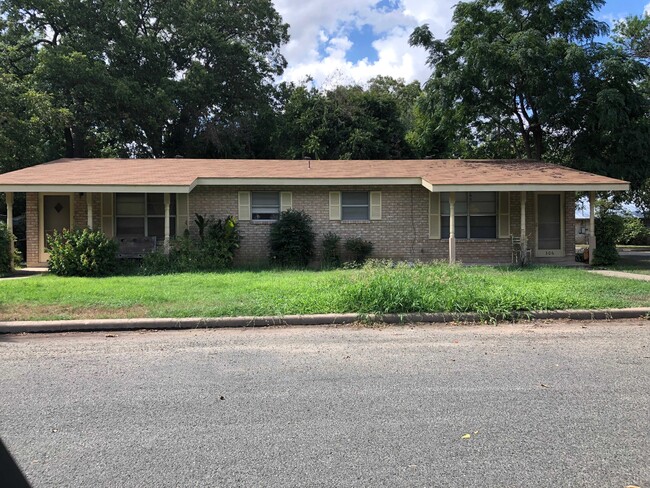 306 S Crockett St in Fredericksburg, TX - Building Photo - Building Photo