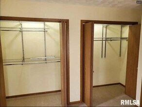 2107 Tanglefoot Ln in Bettendorf, IA - Building Photo - Building Photo