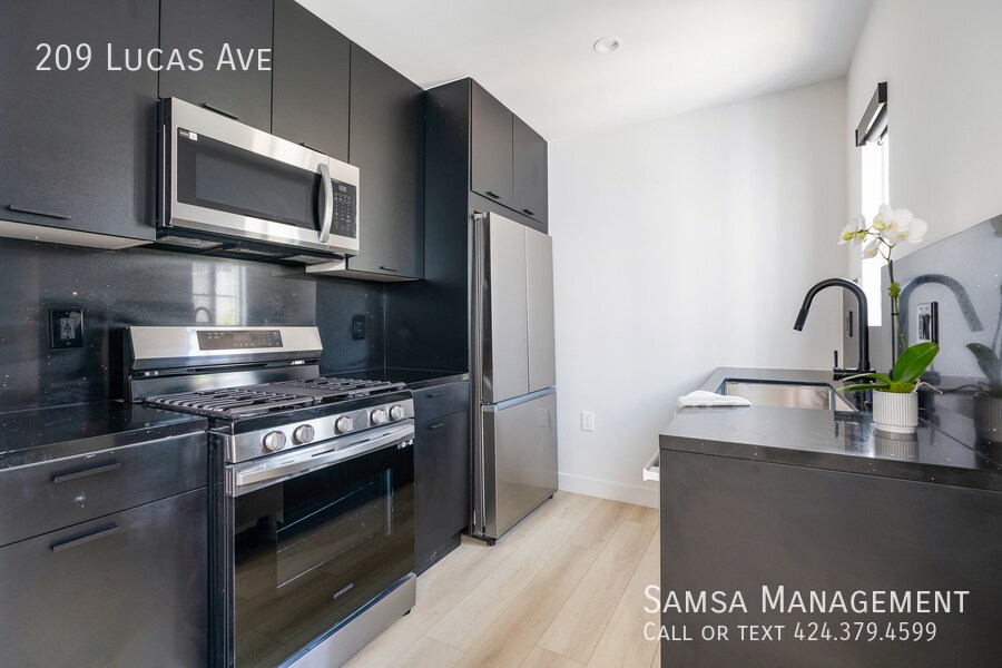 209 Lucas Ave in Los Angeles, CA - Building Photo