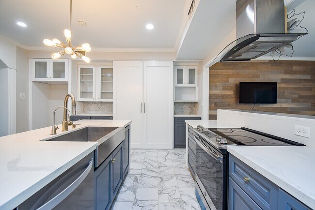 property at 201 Vanderpool Ln