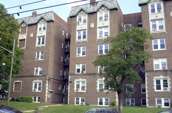 Royal Park Apartments in Elizabeth, NJ - Foto de edificio - Building Photo