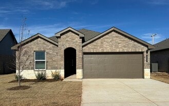 12537 NW 142nd St in Yukon, OK - Building Photo