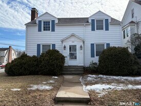 150 Thames St in New London, CT - Building Photo