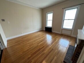 375 Dorchester St, Unit 1 in Boston, MA - Building Photo - Building Photo