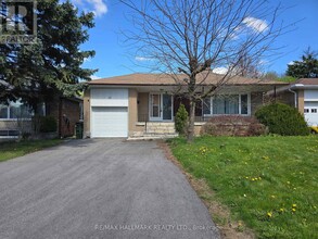 11 Bowerbank Dr in Toronto, ON - Building Photo - Building Photo