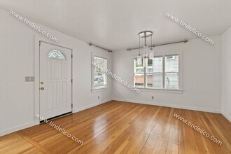 3922 SW Canby St in Portland, OR - Building Photo - Building Photo