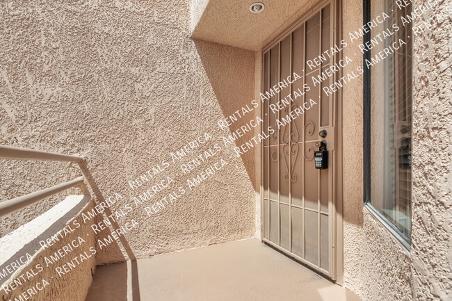 5675 N Camino Esplendora in Tucson, AZ - Building Photo - Building Photo