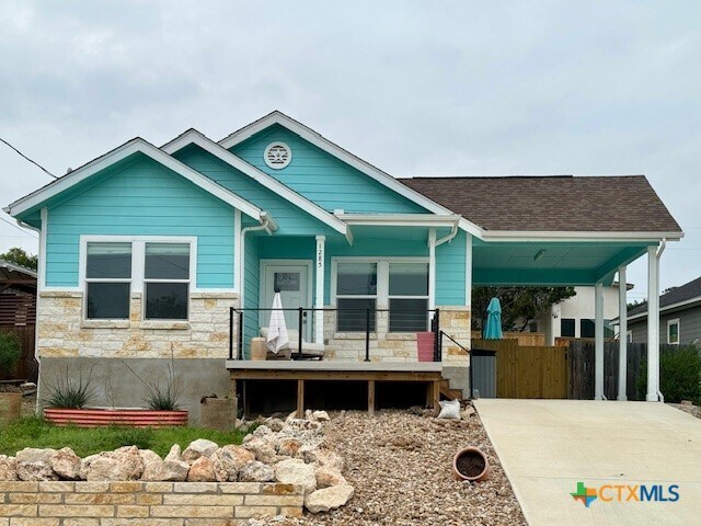 1285 Live Oak Dr in Spring Branch, TX - Building Photo