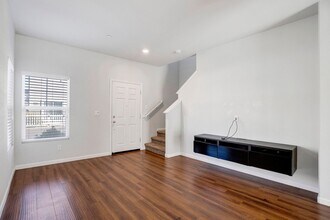 8154 Laurel Willow Ln in Sacramento, CA - Building Photo - Building Photo