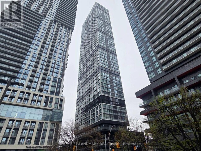 181-1181 Dundas St E