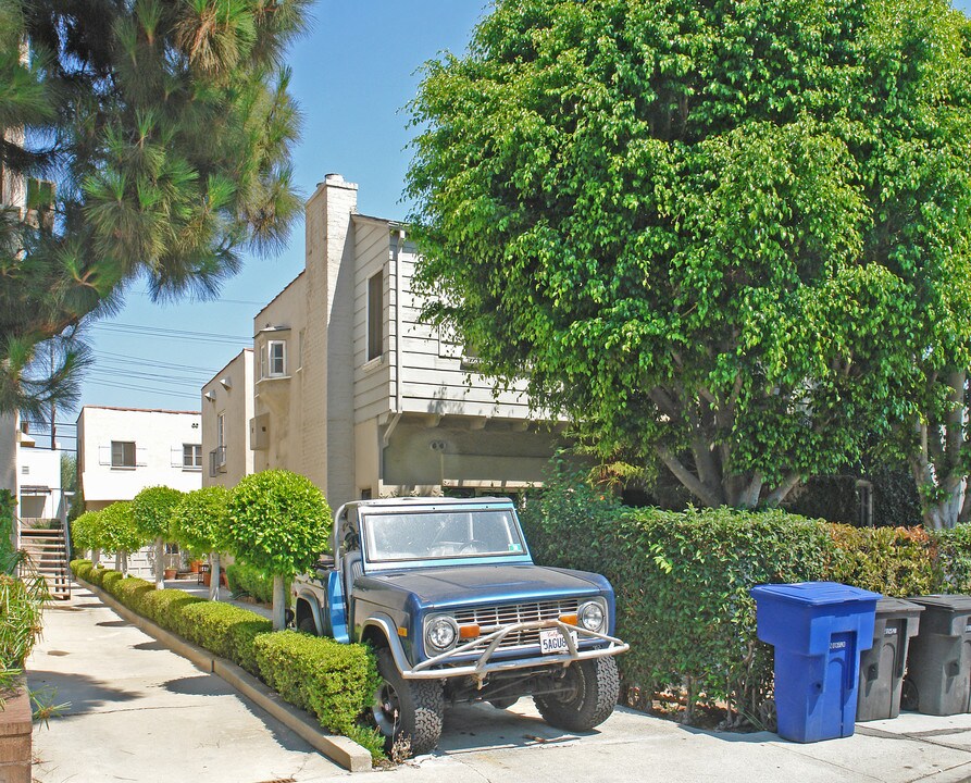 814-816 West Knoll Dr in West Hollywood, CA - Building Photo