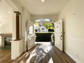 4630 Woodley Ave in Encino, CA - Building Photo - Building Photo