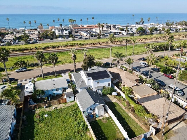 1708 Broadway St in Oceanside, CA - Building Photo - Building Photo