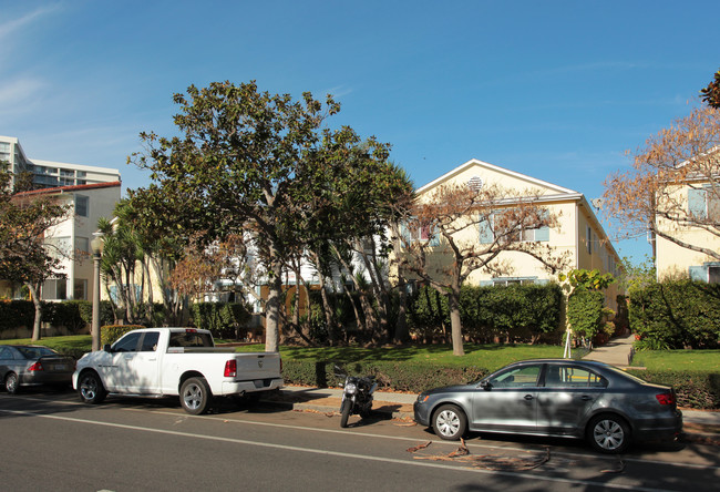 201 San Vicente Blvd in Santa Monica, CA - Building Photo - Building Photo