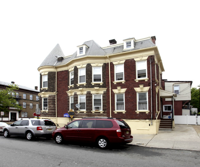 113 Market St in Perth Amboy, NJ - Building Photo - Building Photo