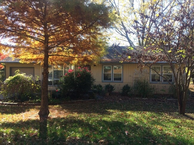 property at 2003 Stratford Rd