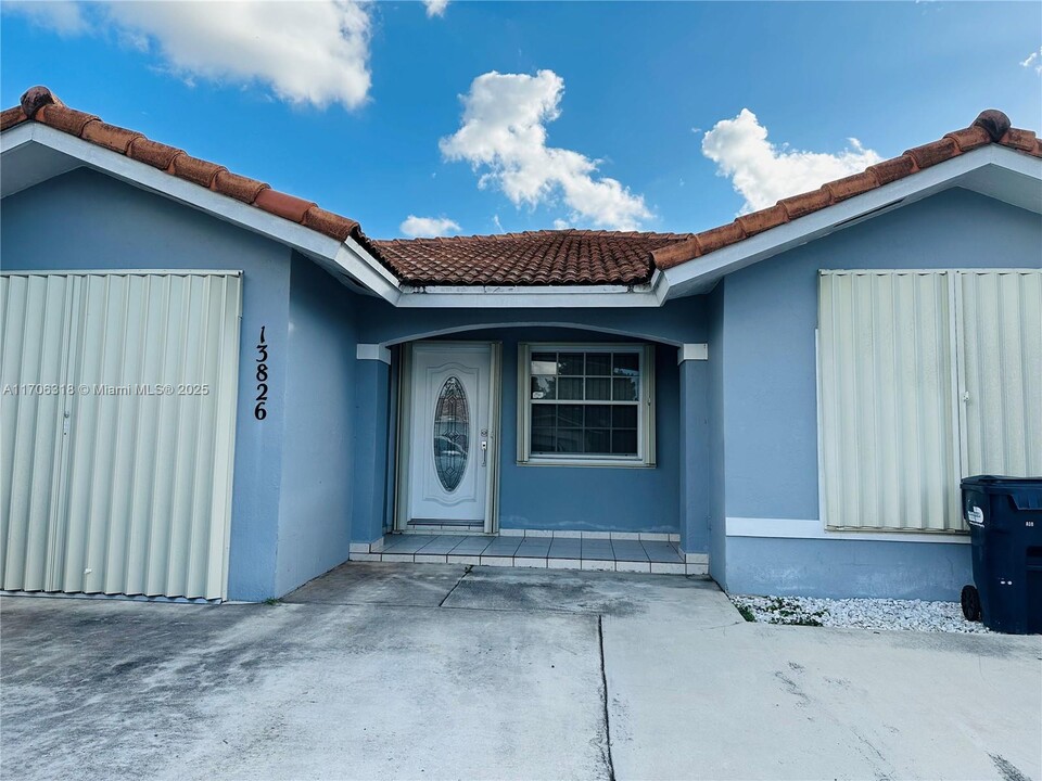 13826 SW 157th Terrace in Miami, FL - Building Photo