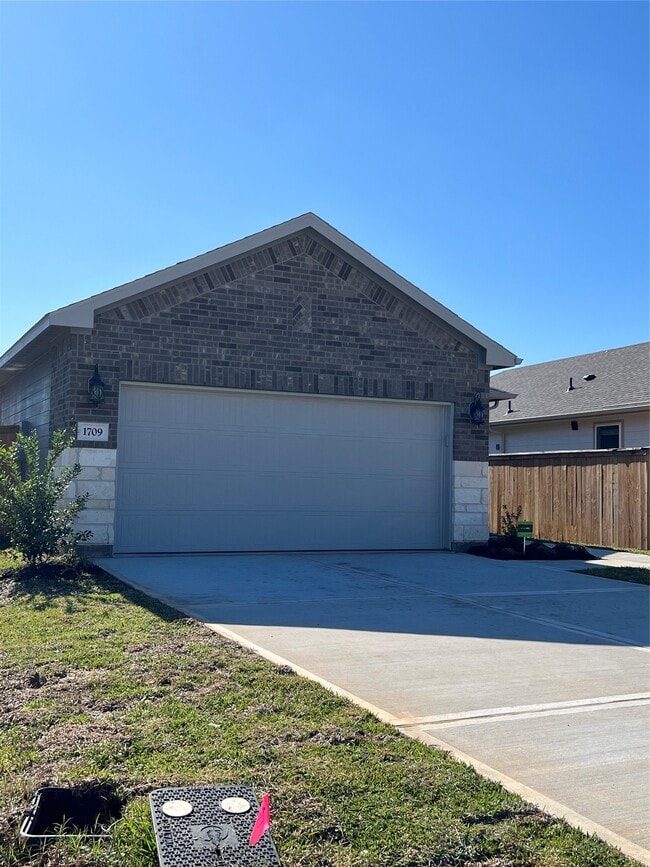 1709 Cayden Oak Ln