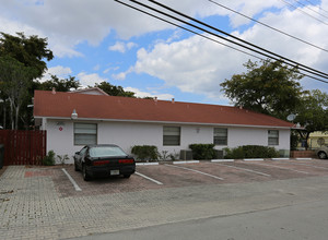 1099 NE 32nd St in Fort Lauderdale, FL - Foto de edificio - Building Photo