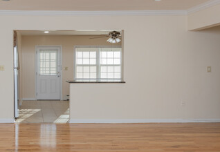 Cedar Village in Cedar Grove, NJ - Foto de edificio - Interior Photo