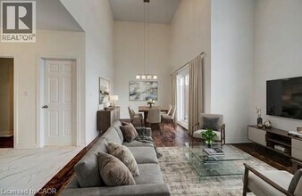 255 Woolwich St in Waterloo, ON - Building Photo - Building Photo