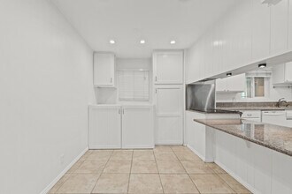 2354 Fletcher Dr, Unit 113 in Los Angeles, CA - Building Photo - Building Photo