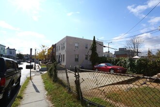 3546 6th St NW in Washington, DC - Foto de edificio - Building Photo