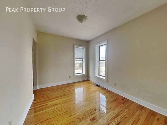 1393 Indianola Ave in Columbus, OH - Building Photo - Building Photo