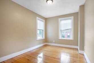 199 Beacon St, Unit A in Somerville, MA - Foto de edificio - Building Photo