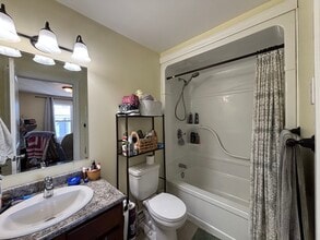 523 Canterbury Dr in Fredericton, NB - Building Photo - Building Photo