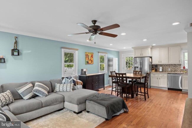 property at 7 Tinker Dr