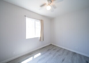 118 E Shady Grove Dr in Riverside, CA - Building Photo - Building Photo