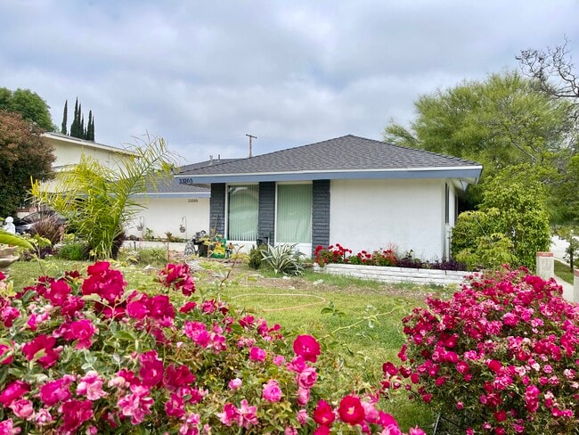 23203 Ingomar St in Los Angeles, CA - Building Photo - Building Photo