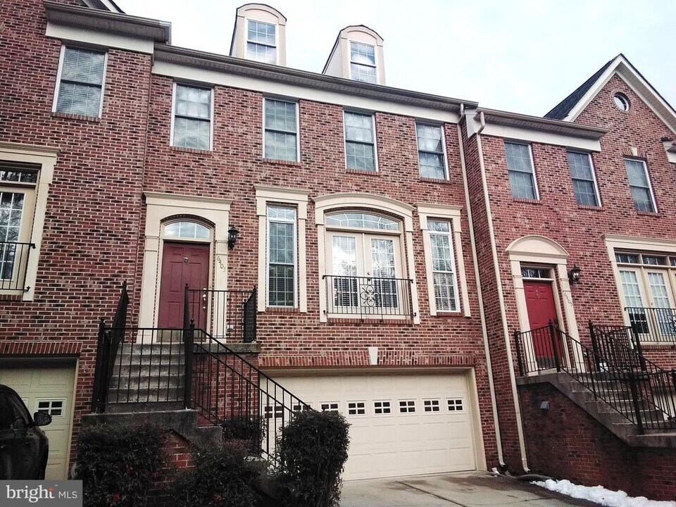 6403 Velliety Ln in West Springfield, VA - Building Photo