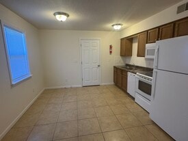 James Dale Apartments in Columbia, MO - Building Photo