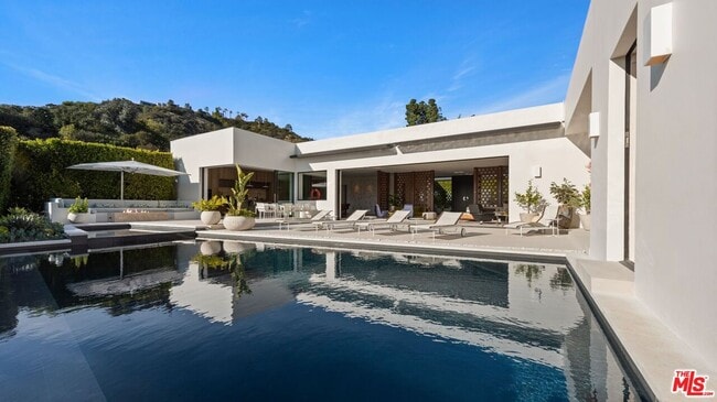 property at 1088 N Hillcrest Rd