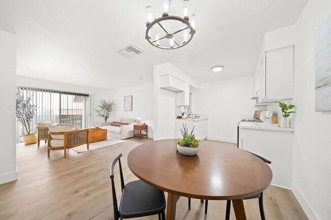 1500-1794 E. Kay St. (1515 Rosecrans)