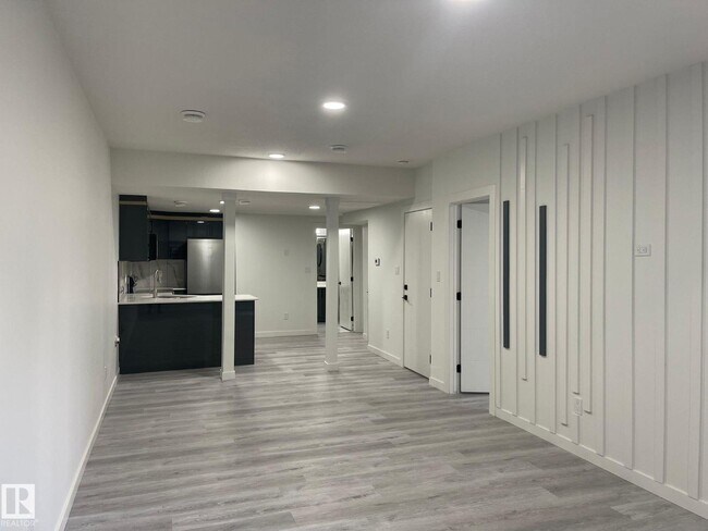 1565 Esaiw Place NW in Edmonton, AB - Building Photo - Building Photo