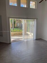 4871 Via Palm Lakes in West Palm Beach, FL - Foto de edificio - Building Photo