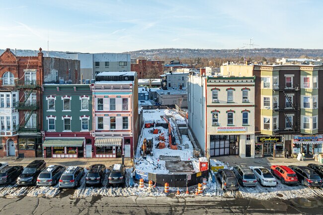 The Mayfair at Plainfield Station in Plainfield, NJ - Foto de edificio - Building Photo