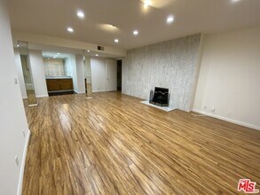 1277 S Beverly Glen Blvd-Unit -205 in Los Angeles, CA - Foto de edificio - Building Photo