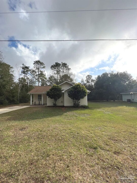 6820 Boots Ln in Milton, FL - Building Photo