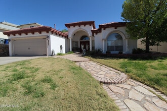 6044 Los Pueblos Dr in El Paso, TX - Building Photo - Building Photo