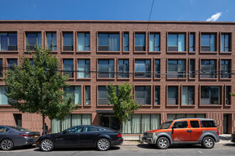 Five27 in Long Island City, NY - Building Photo - Building Photo