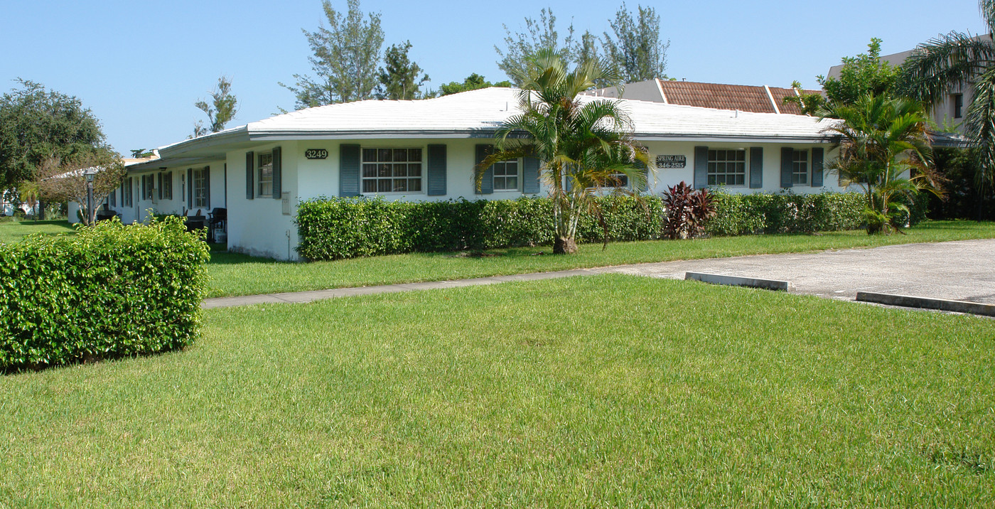 3249 Coral Hills Dr in Coral Springs, FL - Building Photo