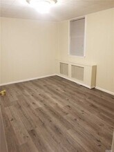 50 Lisa Dr-Unit -2B in Northport, NY - Building Photo - Building Photo